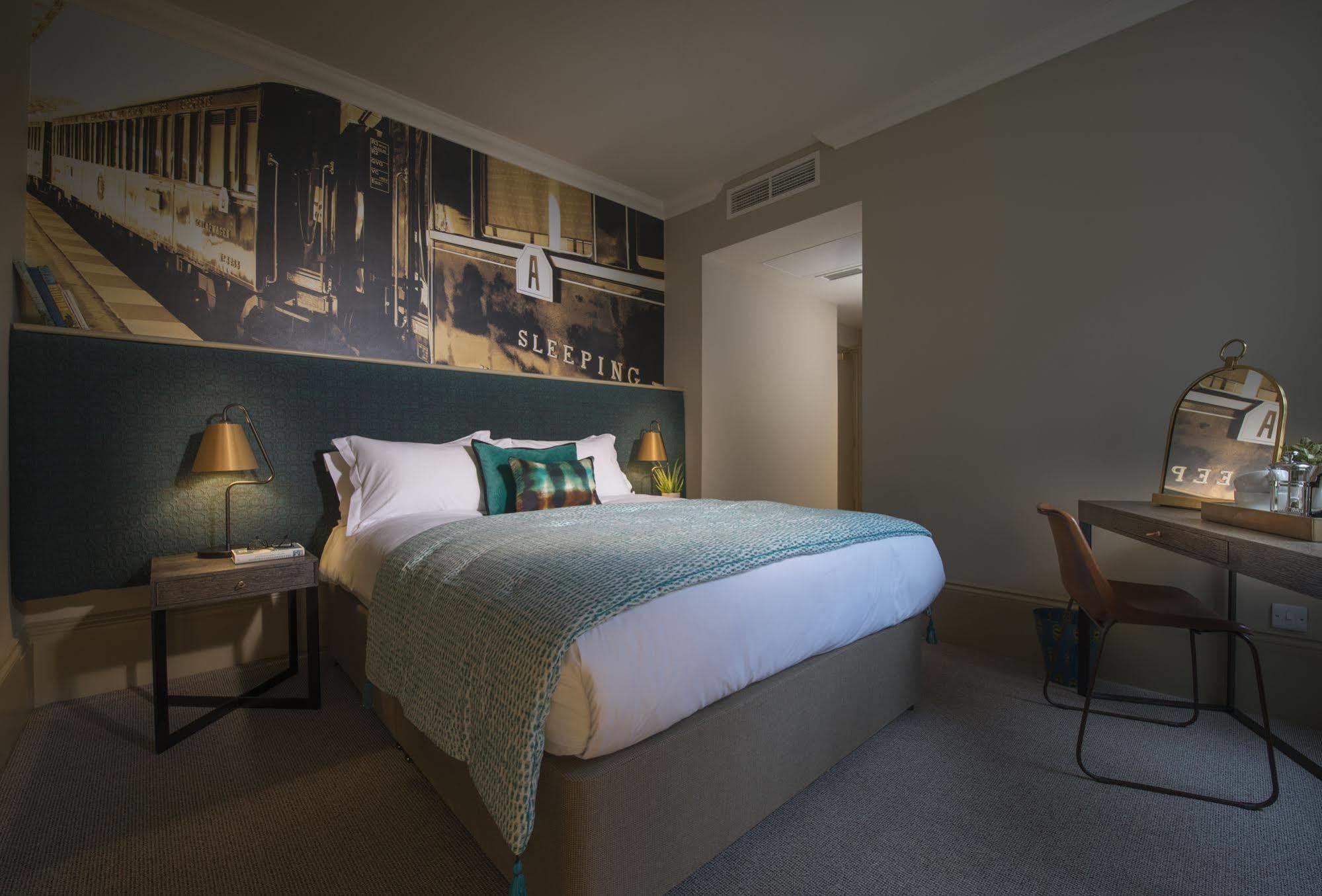 Harper'S Steakhouse With Rooms, Haslemere Bagian luar foto